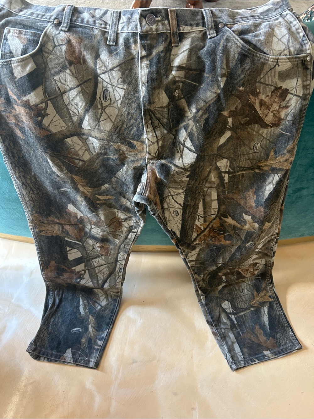 Realtree Men's Camouflage Relaxed Jeans in Brown and Gray 44x29